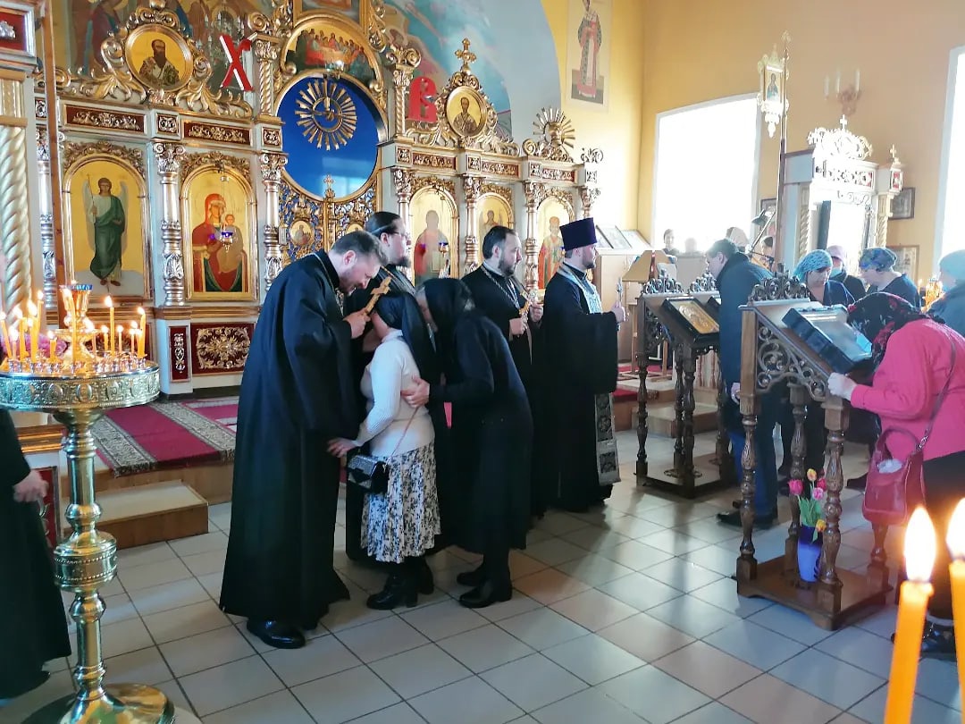 В Прощеное воскресенье протоиерей Александр Филиппов совершил вечерню с чином прощения