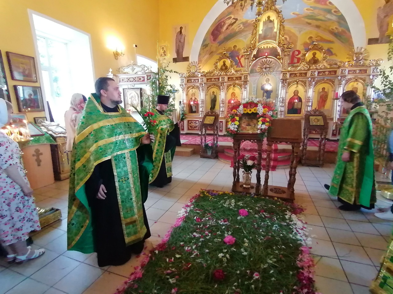 Всенощное бдение в канун праздника Троицы