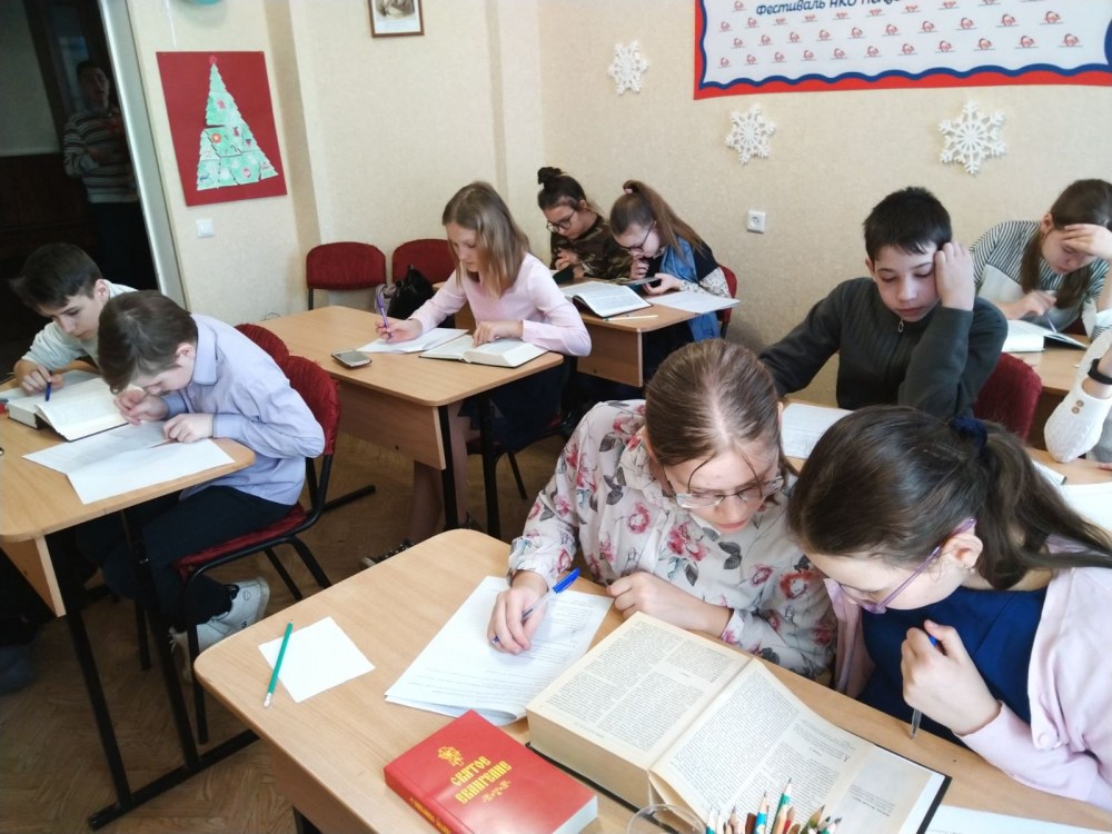 Воспитанники воскресной школы приняли участие в Олимпиаде по Закону Божию