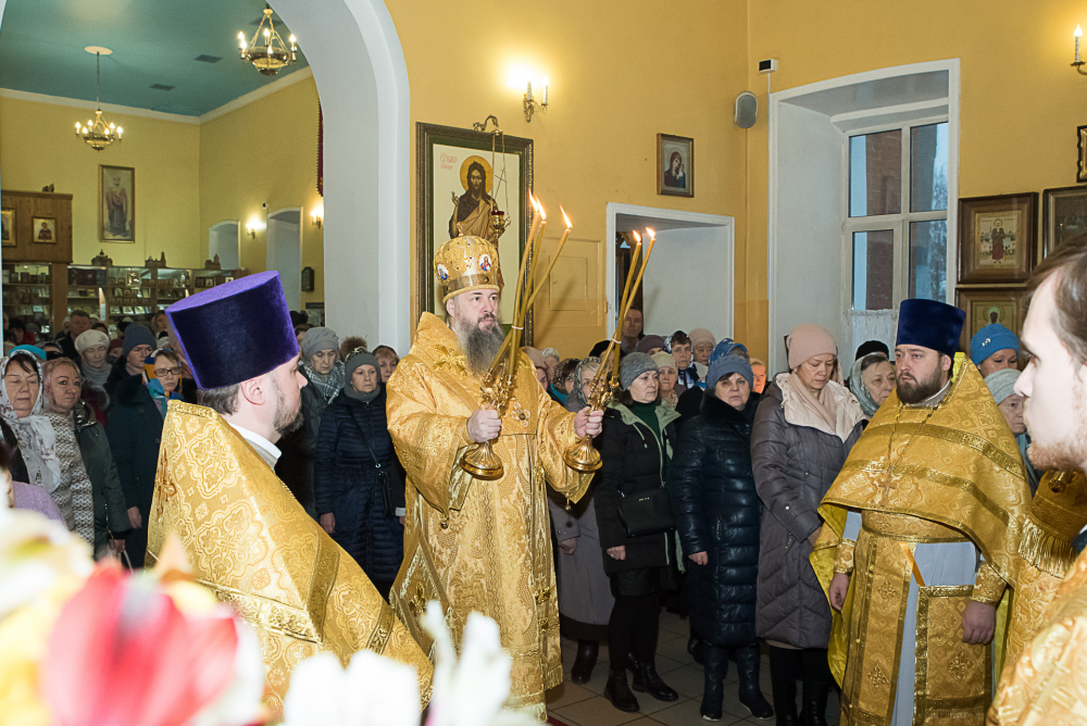 В престольный праздник митрополит Серафим совершил литургию в нашем храме