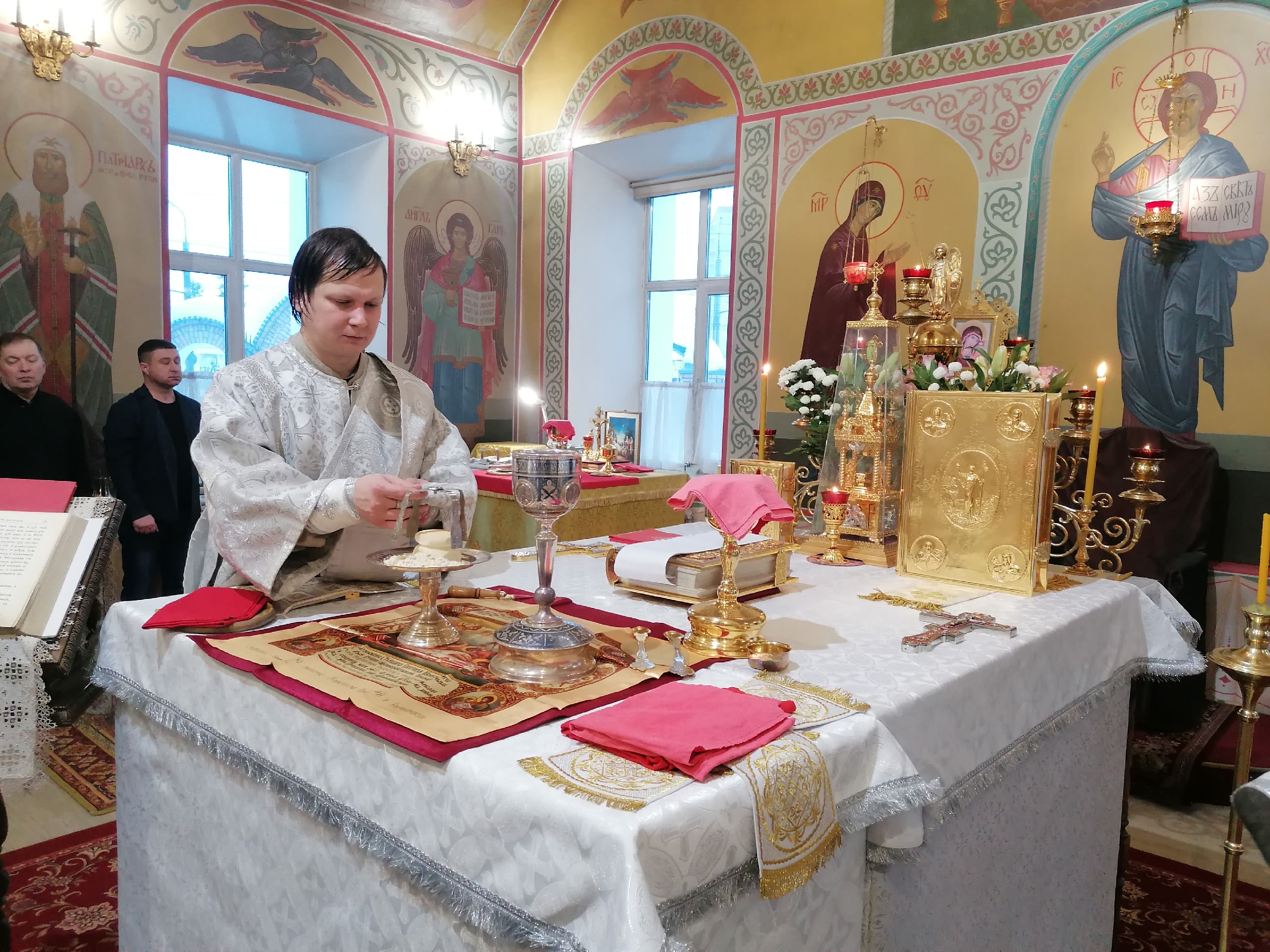 Богослужения в день Сретения Господня