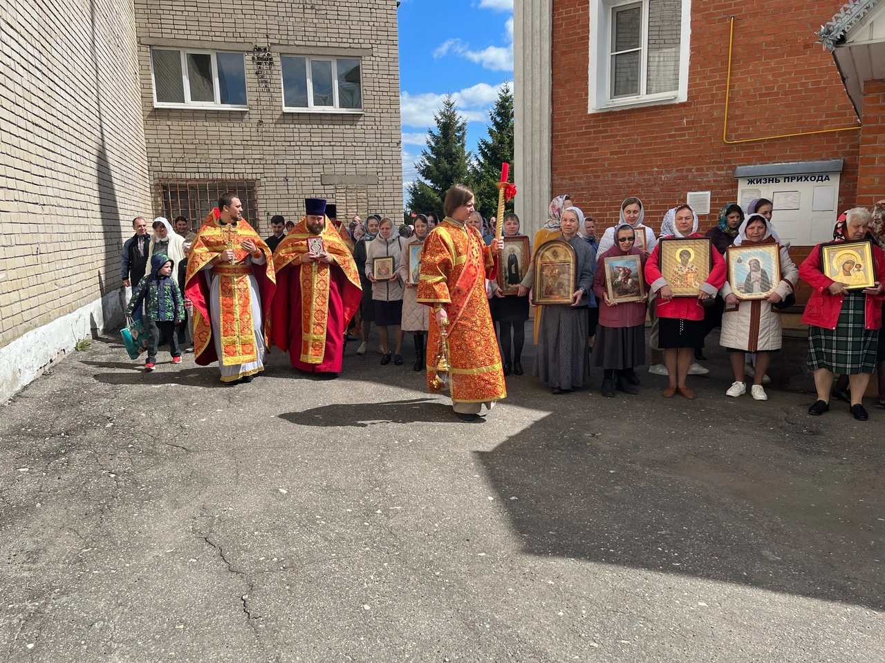 Богослужения в Неделю о расслабленном