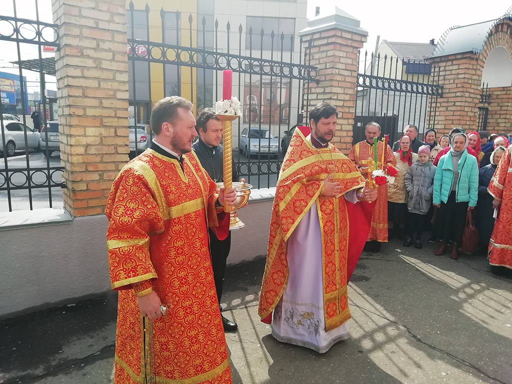 В пятницу Светлой седмицы протоиерей Александр Филиппов совершил Божественную литургию