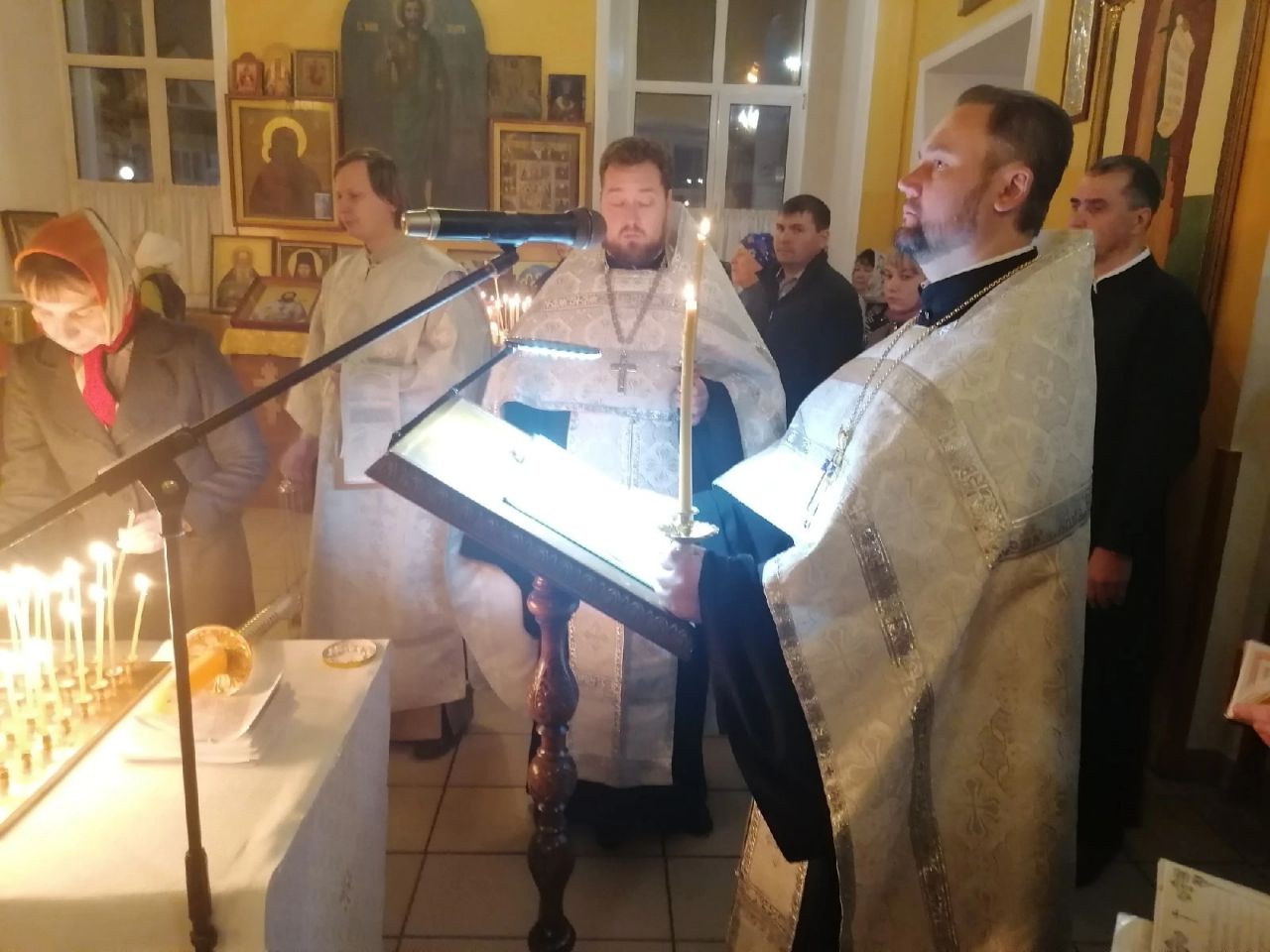 Вечернее богослужение в канун Димитриевской родительской субботы 