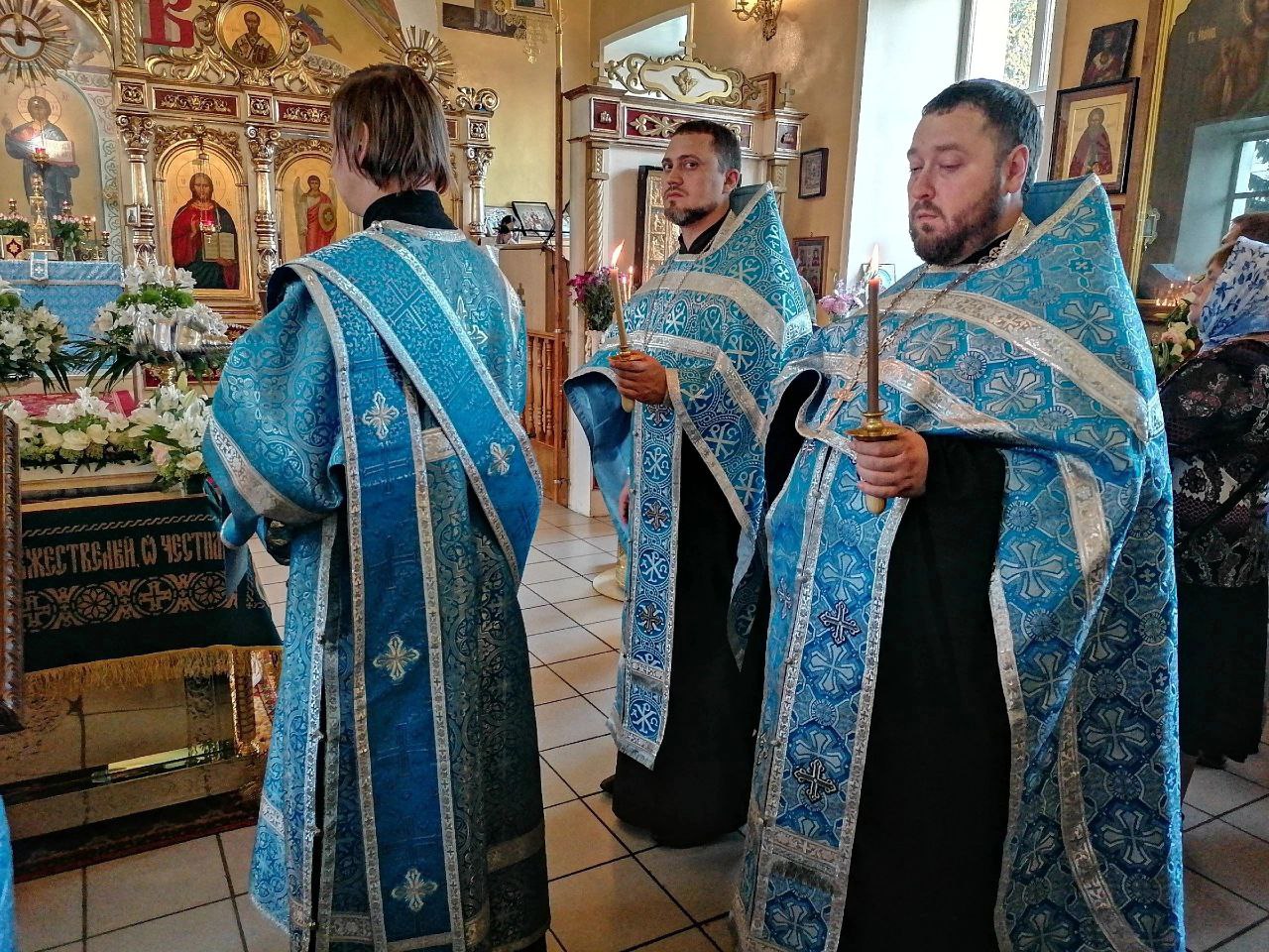 Всенощное бдение с чином Погребения Плащаницы Пресвятой Богородицы