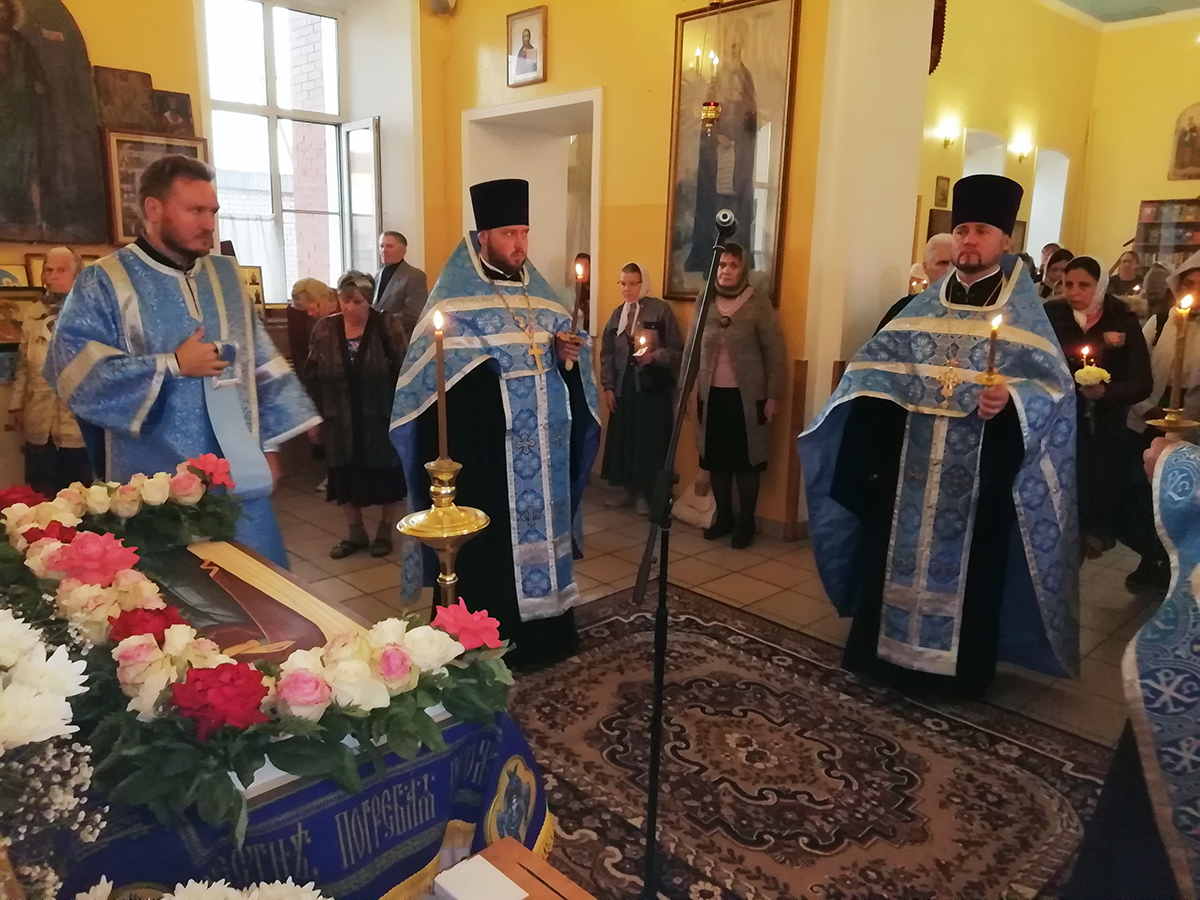 Всенощное бдение с чином Погребения Плащаницы Богородицы