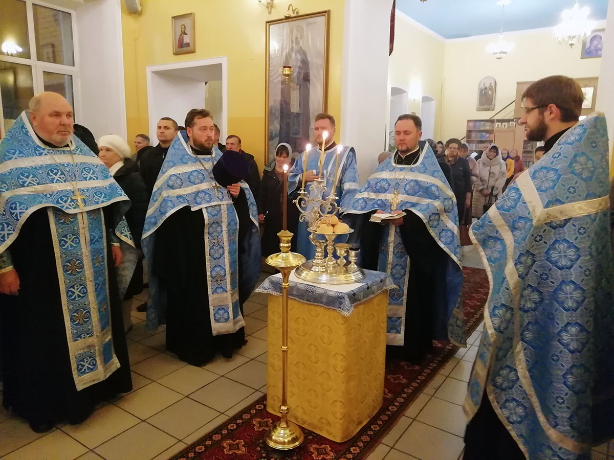 Всенощное бдение в канун празднования Казанской иконы Божией Матери