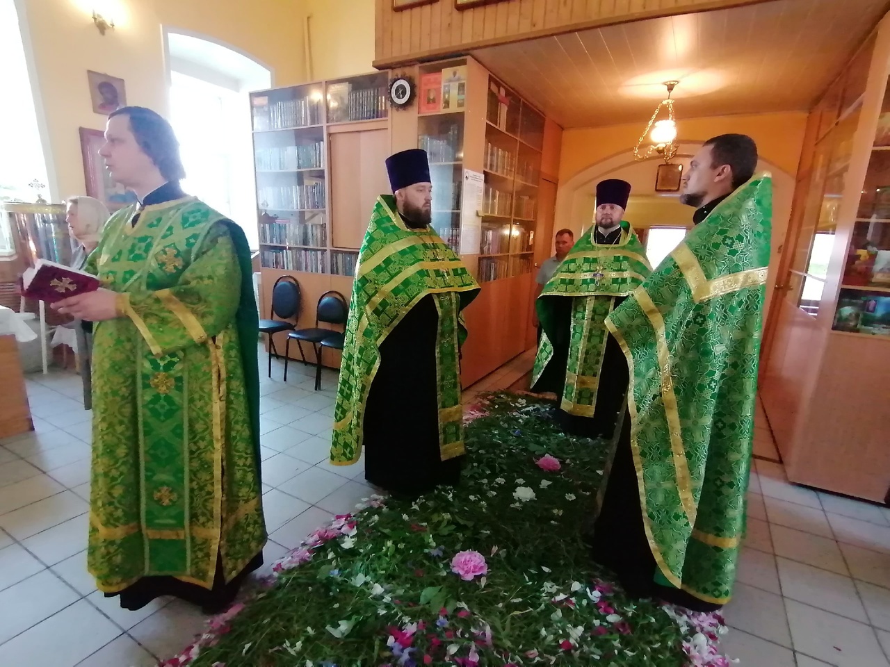 Всенощное бдение в канун праздника Троицы