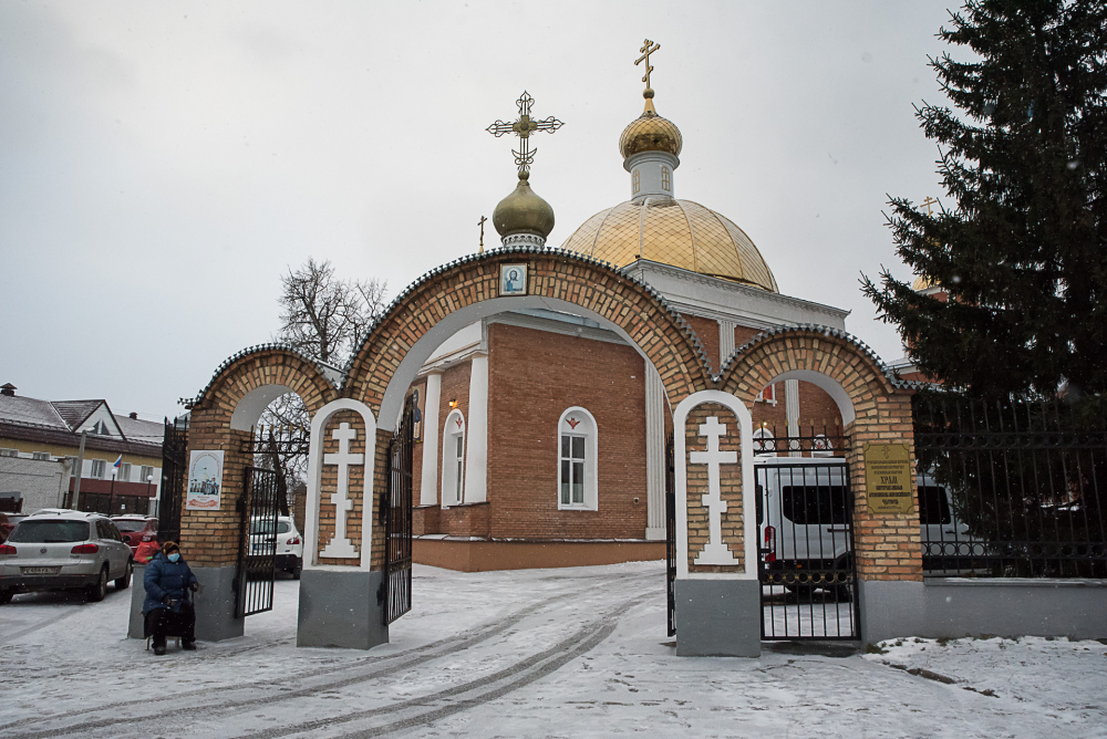 В престольный праздник митрополит Серафим совершил литургию в нашем храме