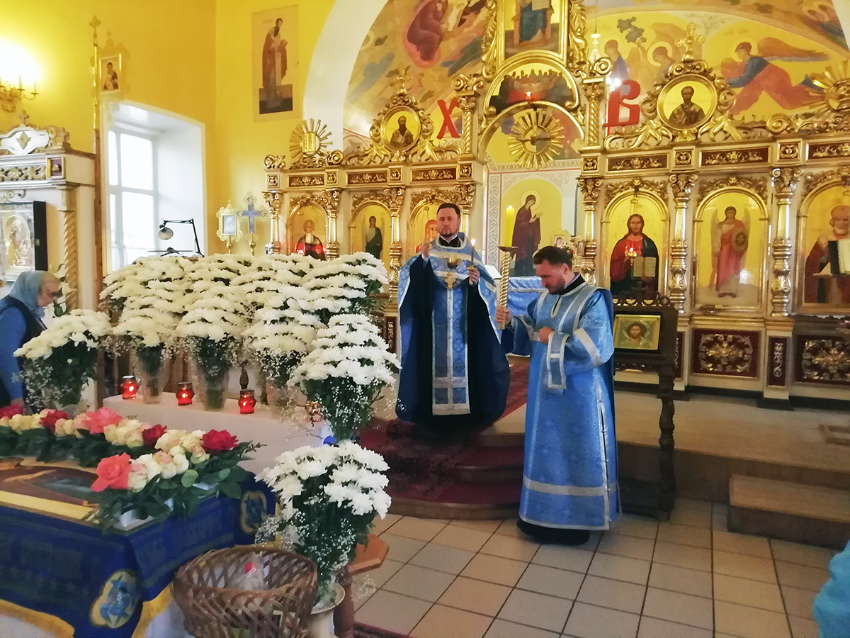 Всенощное бдение с чином Погребения Плащаницы Богородицы