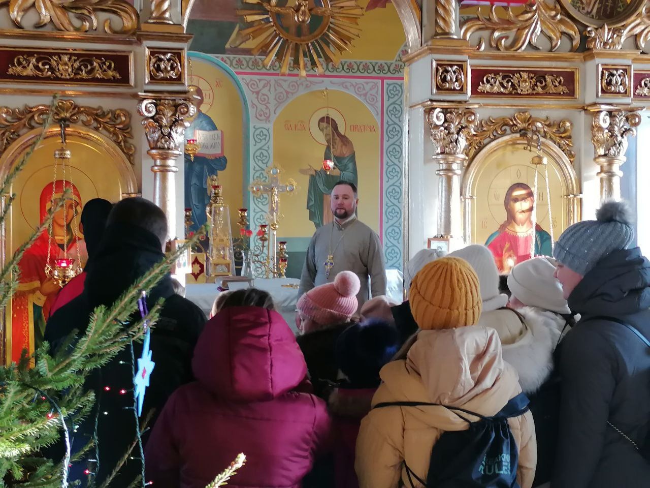 Протоиерей Александра Филиппова провел для детей экскурсию по храму
