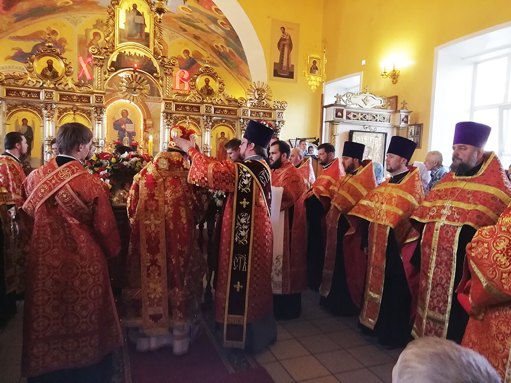Митрополит Серафим совершил всенощное бдение в нашем храме