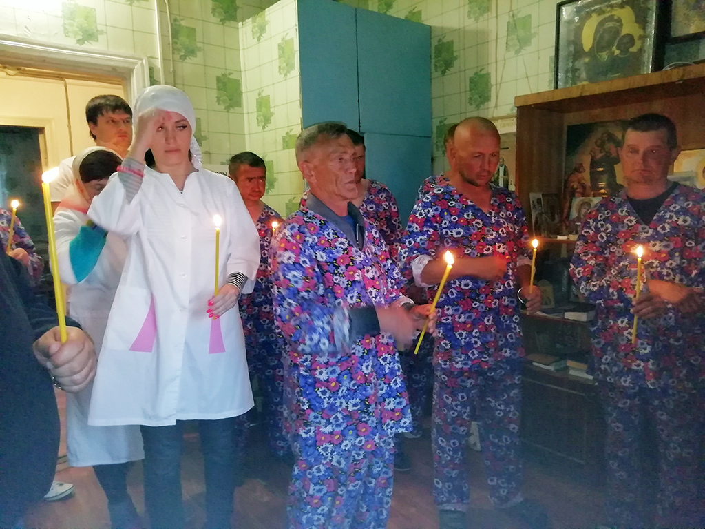 Иерей Сергий Беляков посетил Дом ночного пребывания