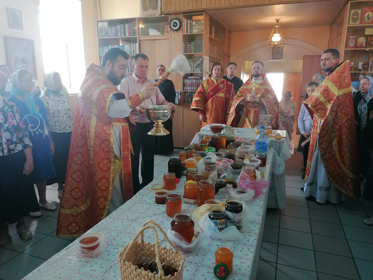 Празднование Происхождение Честных Древ Животворящего Креста Господня