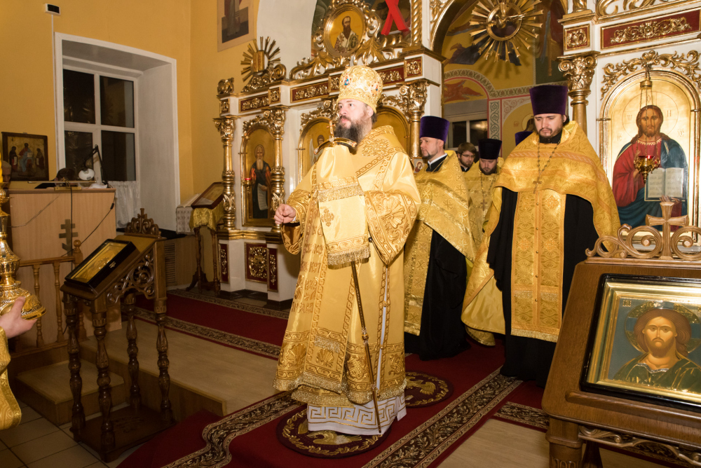В канун престольного праздника митрополит Серафим возглавил всенощное бдение в нашем храме