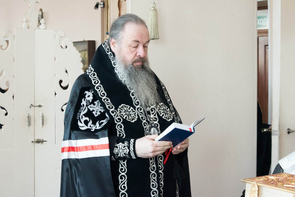В понедельник первой седмицы Великого поста протоиерей Александр Филиппов сослужил митролиту Серафиму за великопостным богослужением в храме во имя святителя Иннокентия Иркутского при Пензенской духовной семинарии