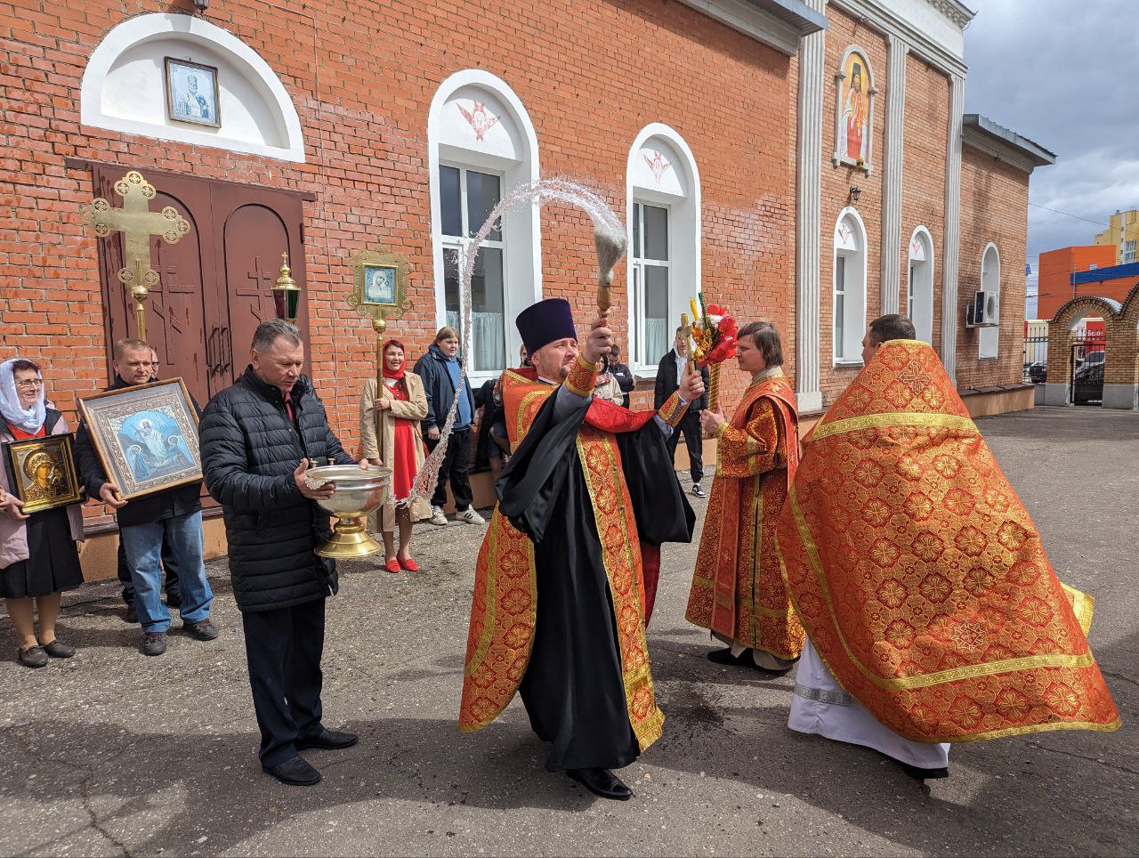 Богослужения в день Антипасхи