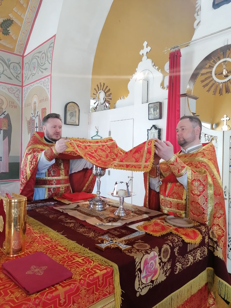 Протоиерей Александр Филиппов совершил литургию и благодарственный молебен за дарование Победы в Великой Отечественной войне