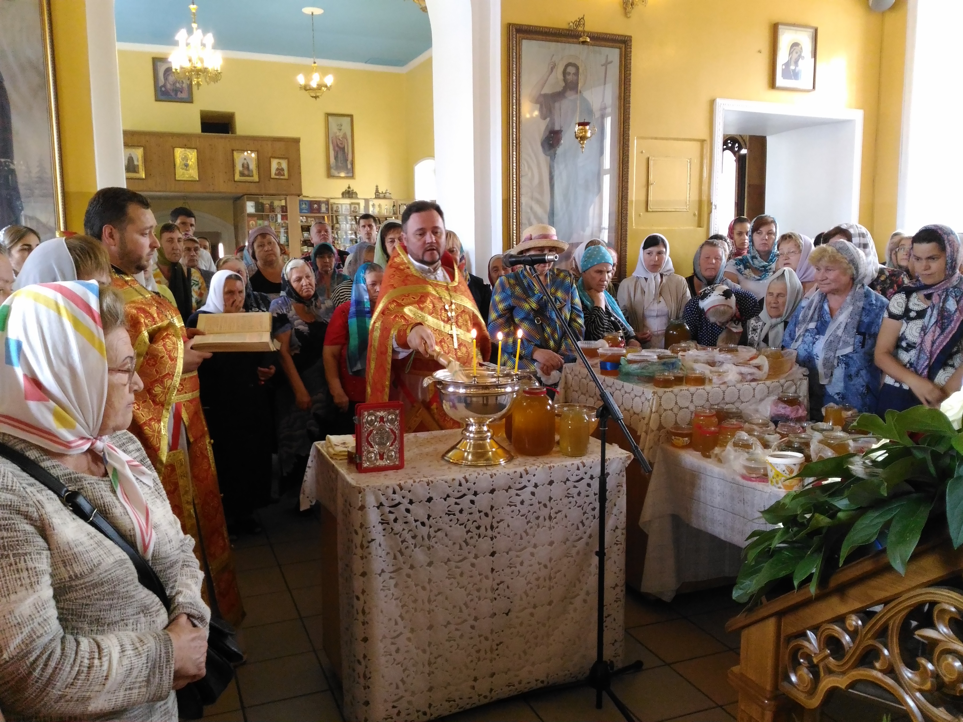 Праздник Происхождения (изнесения) Честных Древ Животворящего Креста Господня