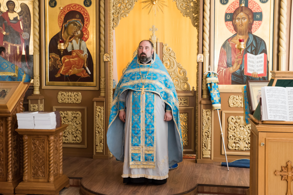 Протоиерей Александр Филиппов сослужил митрополиту Серафиму за литургией в храме святителя Иннокентия Иркутского при семинарии