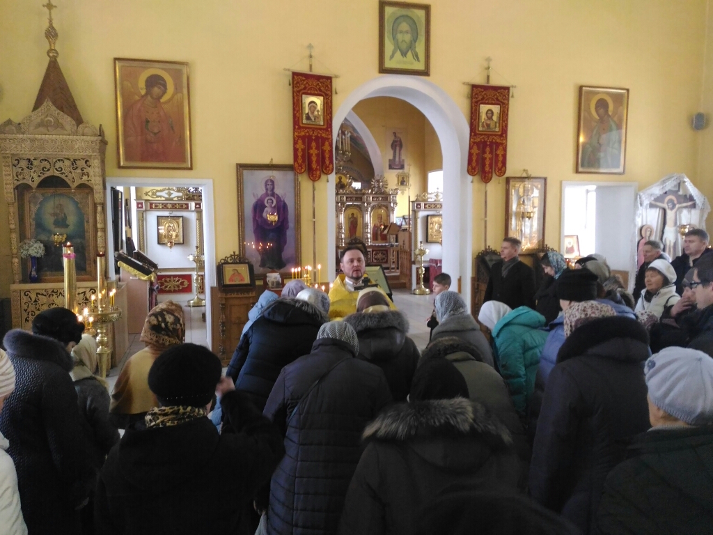 Протоиерей Александр Филиппов совершил водосвятный молебен с акафистом Божией Матери перед Ея чудотворным образом "Неупиваемая чаша"