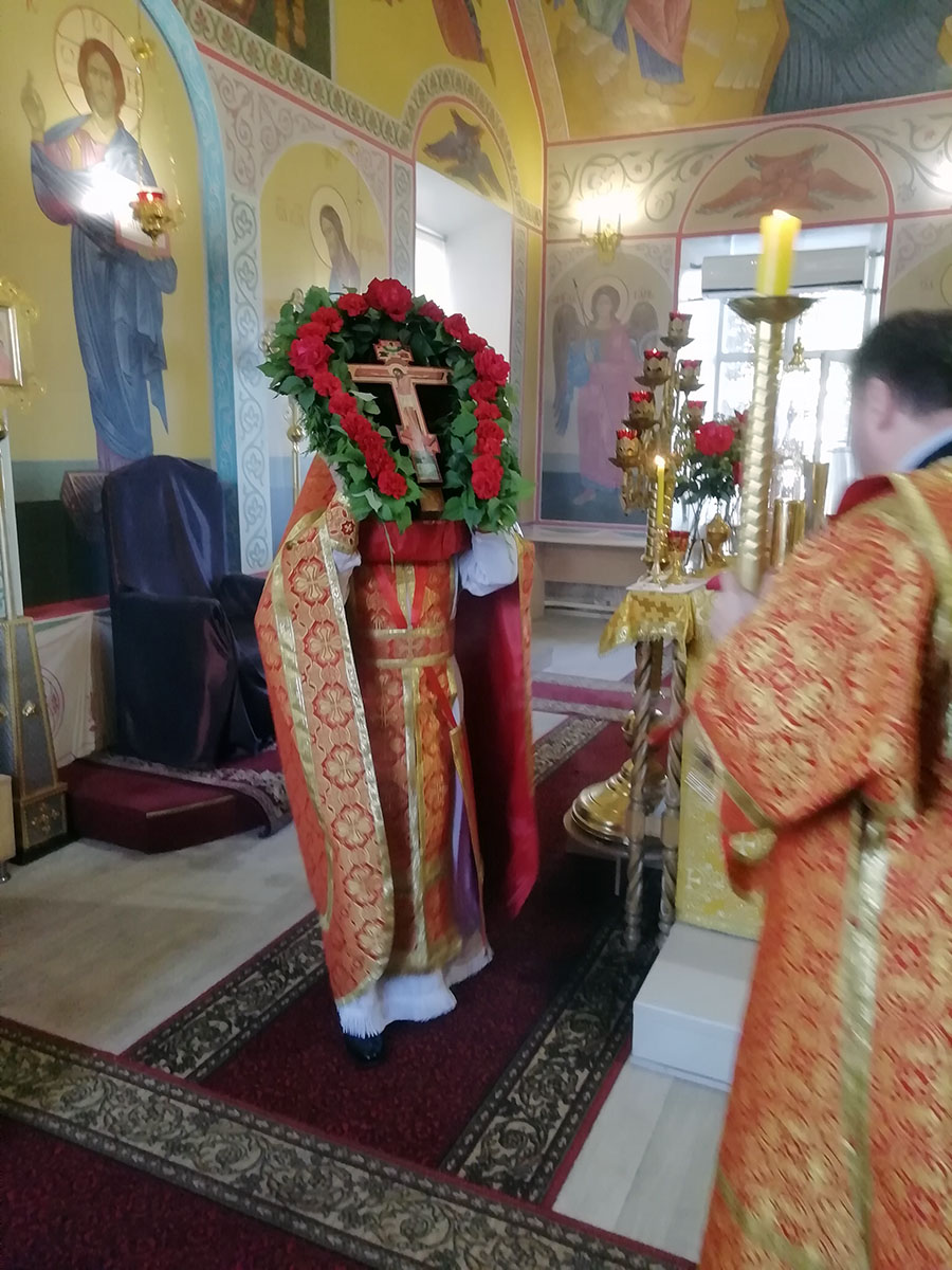 Всенощное бдение в канун празднования Происхождения (изнесения) Честных Древ Животворящего Креста Господня