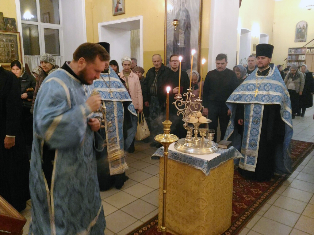 Всенощное бдение накануне Недели 23-ей по Пятидесятнице и праздника Казанской иконе Божией Матери