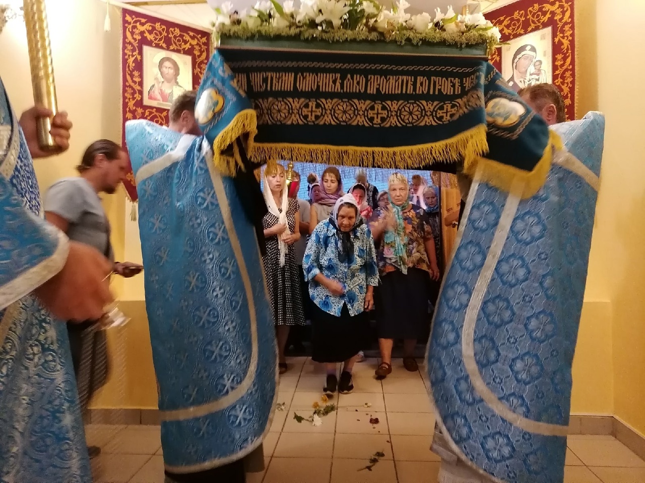 Всенощное бдение с чином Погребения Плащаницы Пресвятой Богородицы