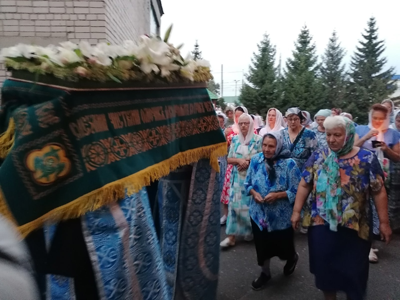 Всенощное бдение с чином Погребения Плащаницы Пресвятой Богородицы