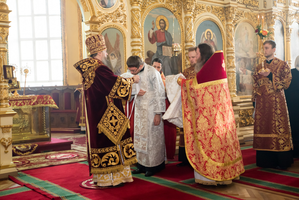 В праздник Собора новомучеников и исповедников Церкви Русской митрополит Серафим принял поздравления с днем Ангела