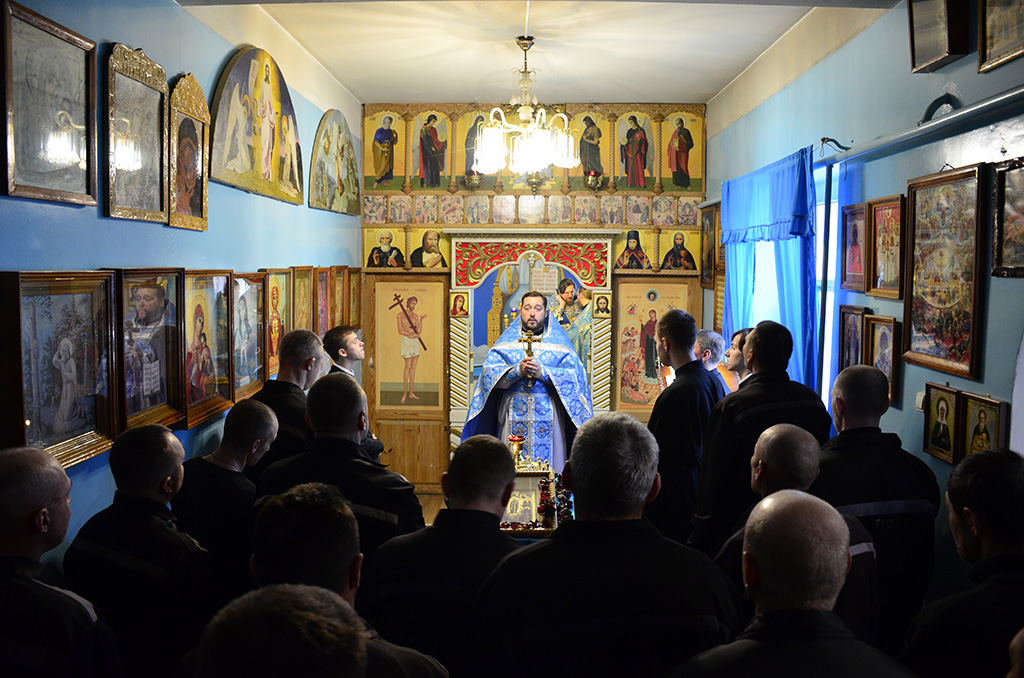 В день празднования иконы Божией Матери "Всех скорбящих радость" клирики нашего храма совершили божественную литургию в ИК-5
