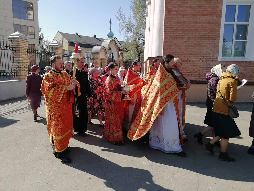 В понедельник Светлой седмицы протоиерей Александр Филиппов совершил Божественную литургию