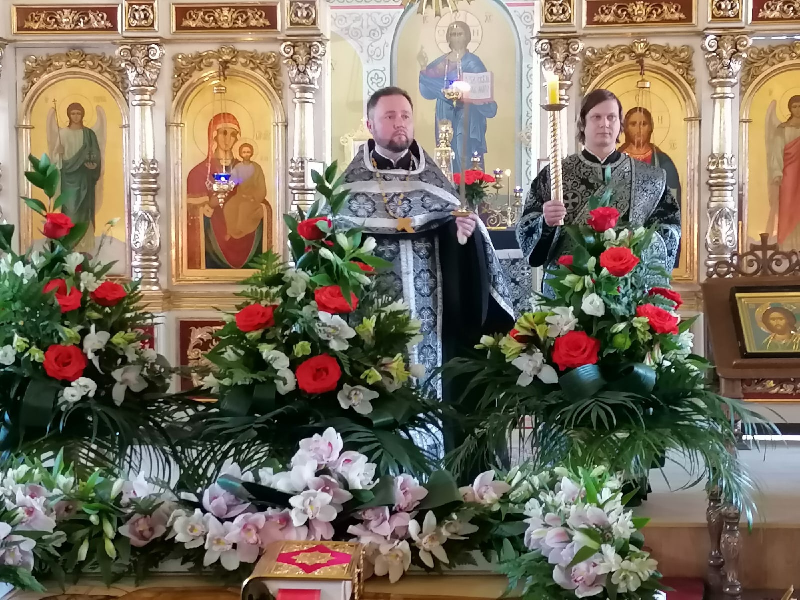 Протоиерей Александр Филиппов совершил утреню Великой Субботы с чином погребения 