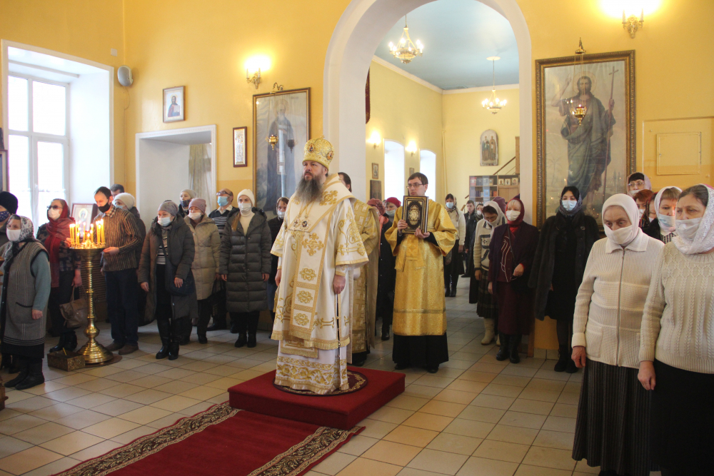 В Неделю по Рождестве Христовом митрополит Серафим совершил Литургию в нашем храме