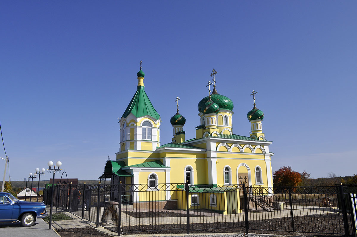 В строящемся храме в честь Святой Живоначальной Троицы в деревне Камайка был совершен водосвятный молебен