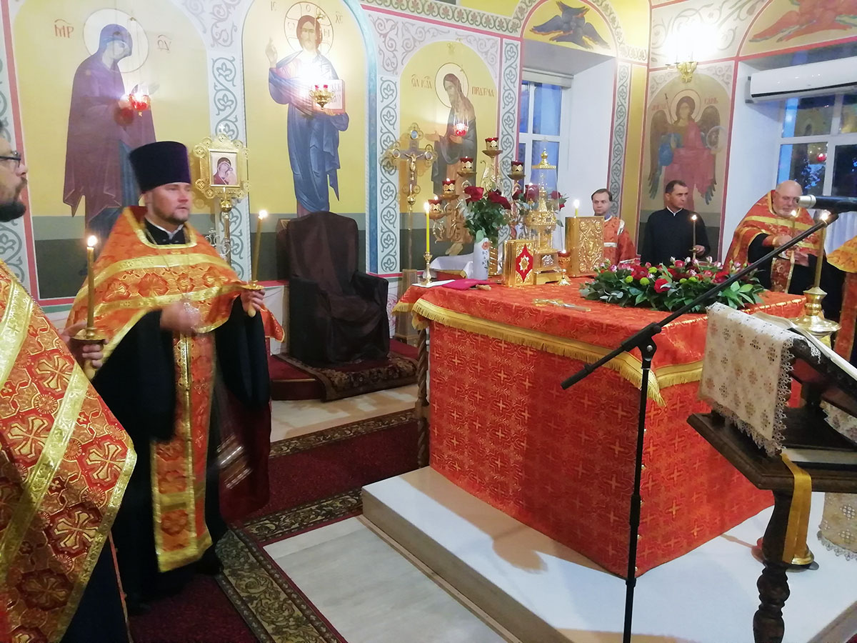 Всенощное бдение в канун празднования Воздвижения Животворящего Креста Господня