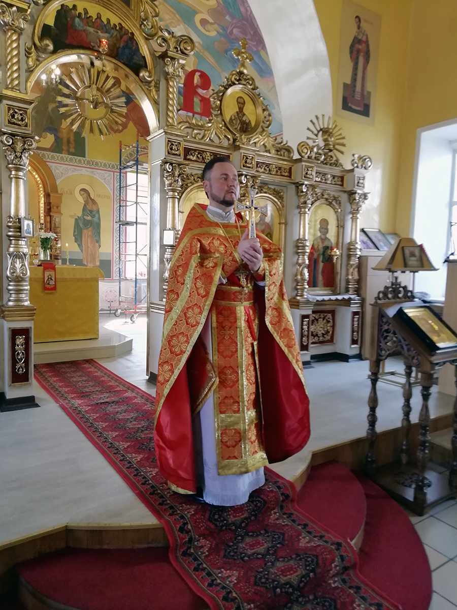 Празднование Происхождения (изнесения) Честных Древ Животворящего Креста Господня