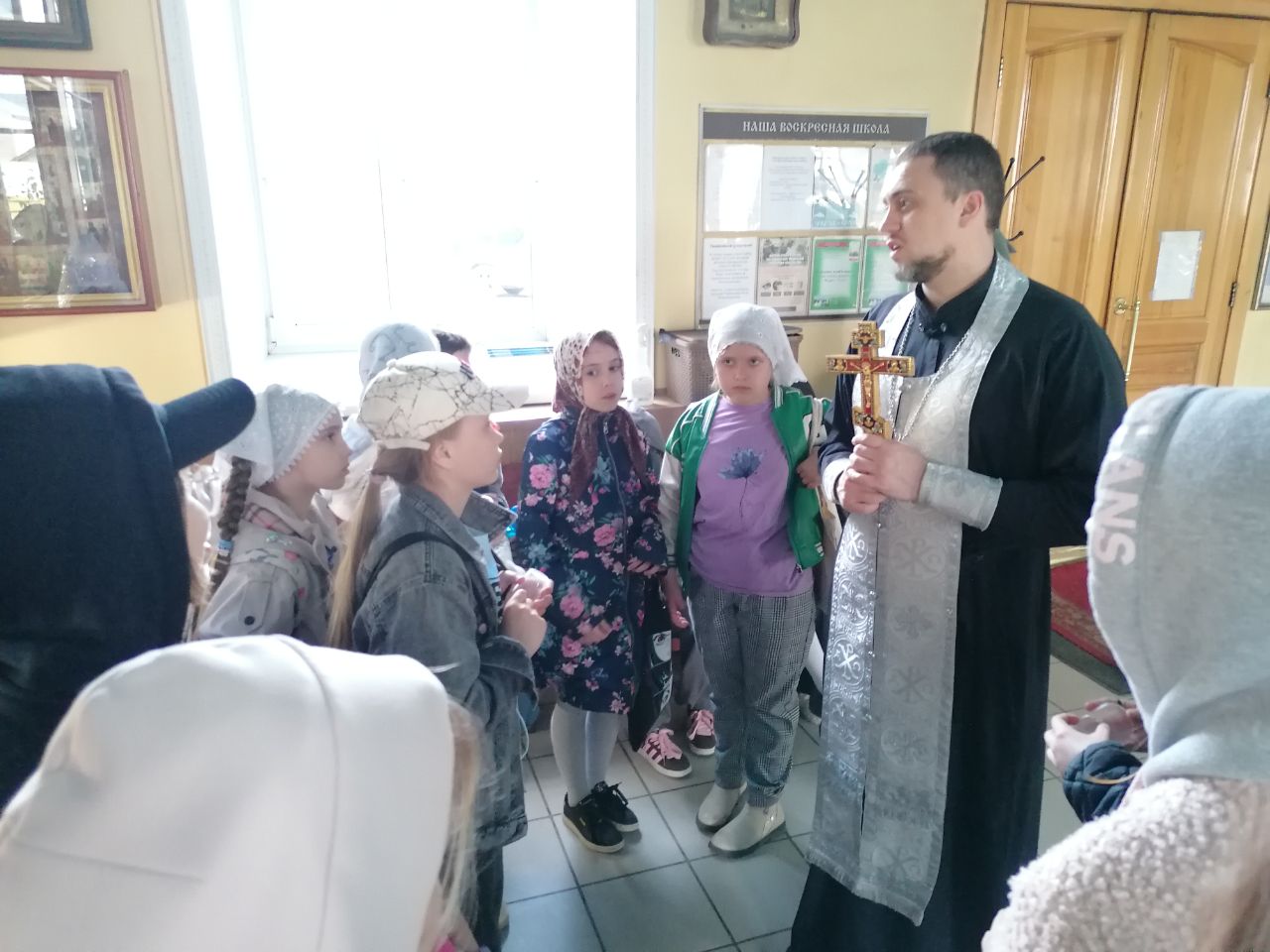 Иерей Владимир Журавлев встретился с воспитанниками детской школы искусств "Квинта" 