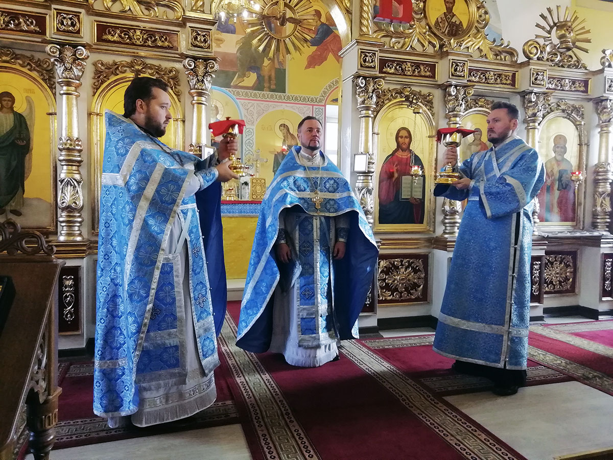 Празднование Введение во храм Пресвятой Богородицы