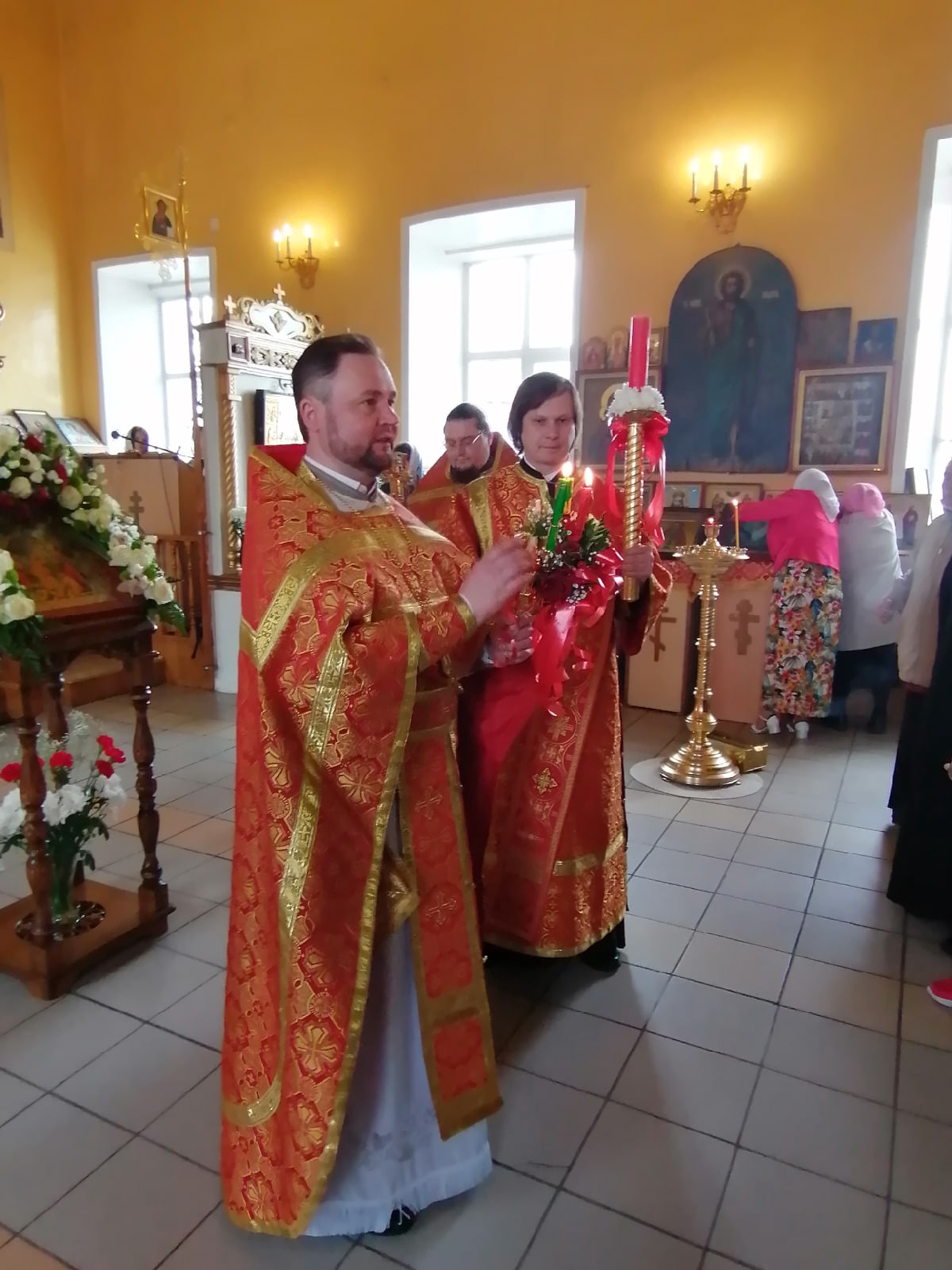 В понедельник Светлой седмицы протоиерей Александр Филиппов совершил Божественную литургию
