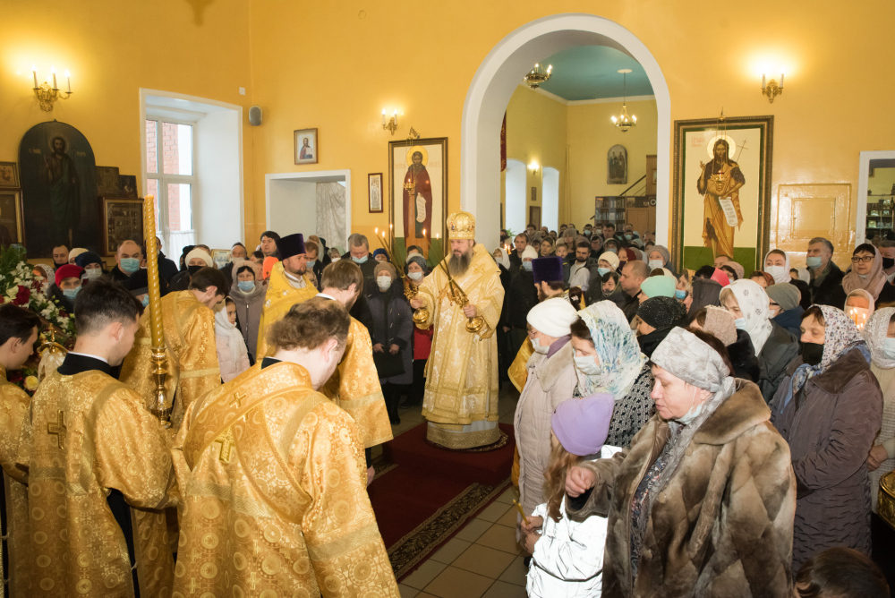 В день памяти святителя Николая Чудотворца митрополит Серафим совершил литургию в нашем храме