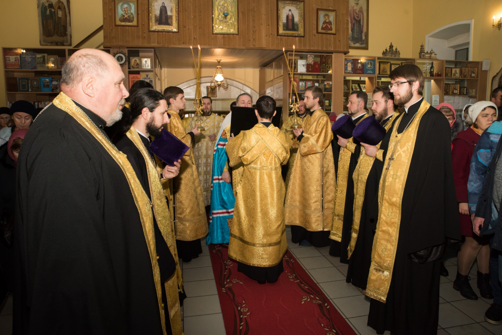 В канун престольного праздника митрополит Серафим возглавил всенощное бдение в нашем храме
