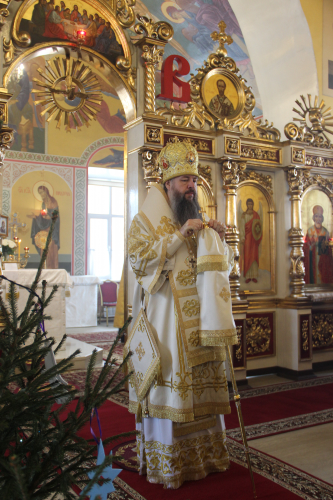 В Неделю по Рождестве Христовом митрополит Серафим совершил Литургию в нашем храме