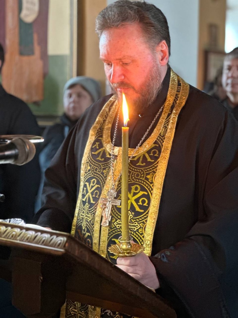Протоиерей Александр Филиппов совершил повечерие с чтением второй части Великого покаянного канона преподобного Андрея Критского