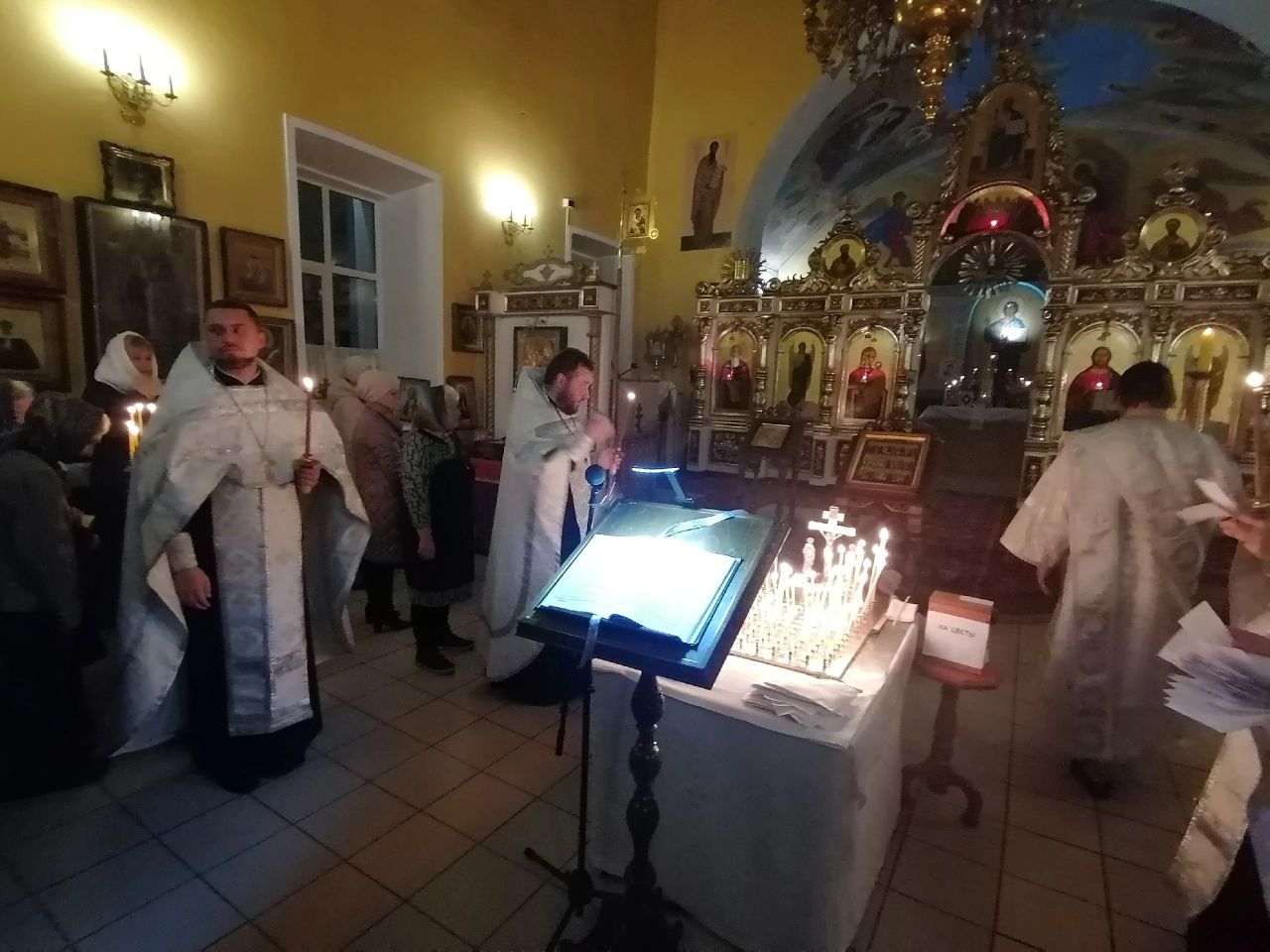 Вечернее богослужение в канун Димитриевской родительской субботы