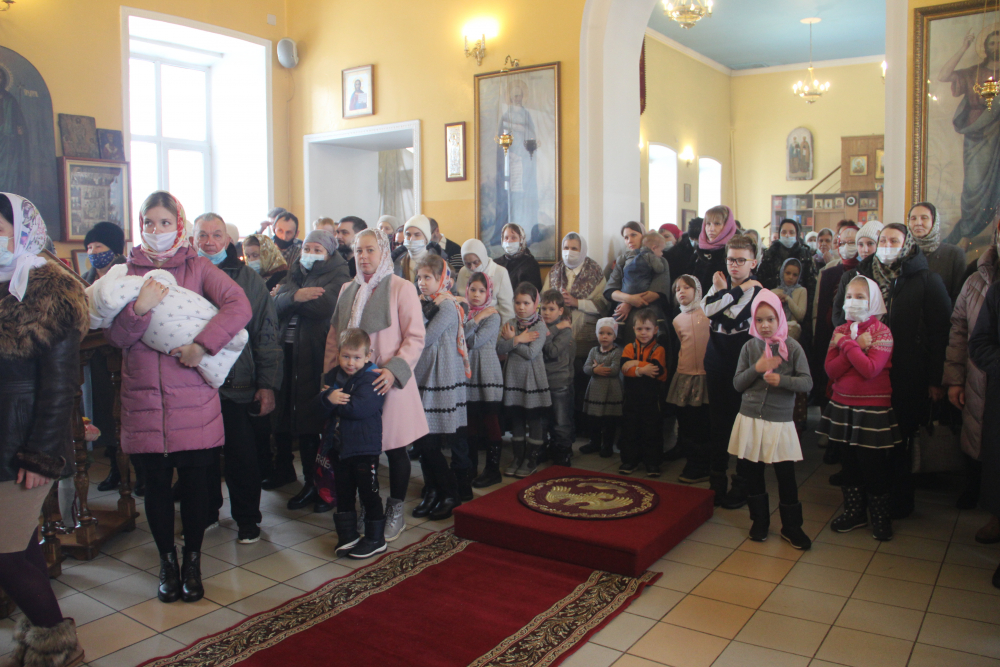 В Неделю по Рождестве Христовом митрополит Серафим совершил Литургию в нашем храме