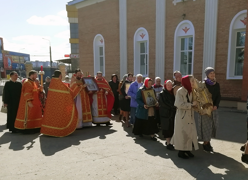 В понедельник Светлой седмицы протоиерей Александр Филиппов совершил Божественную литургию