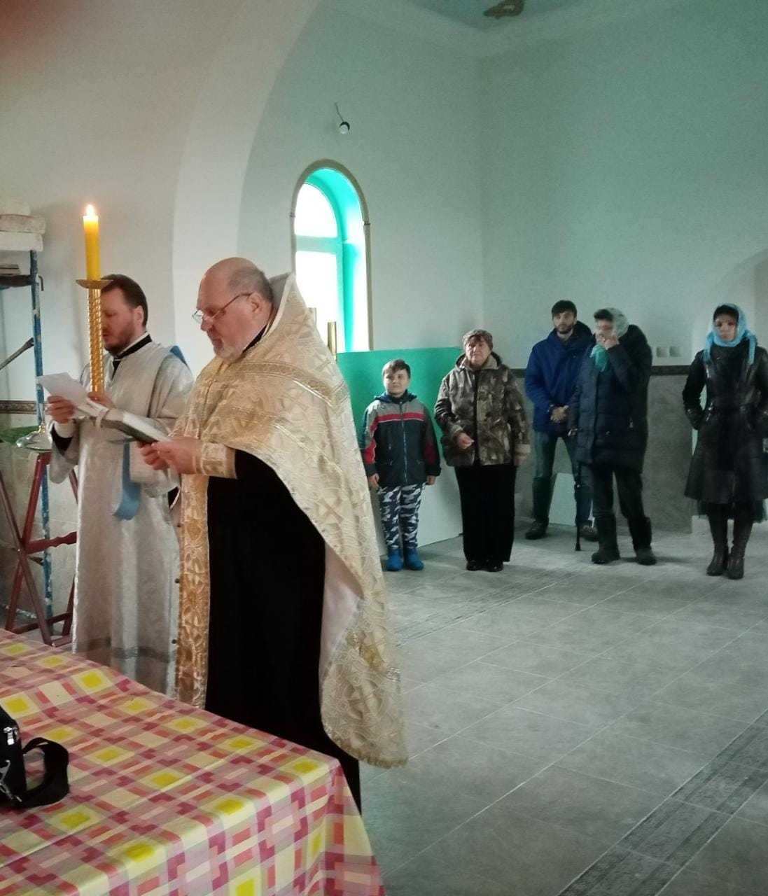 В строящемся храме в честь Святой Живоначальной Троицы в деревне Камайка был совершен водосвятный молебен
