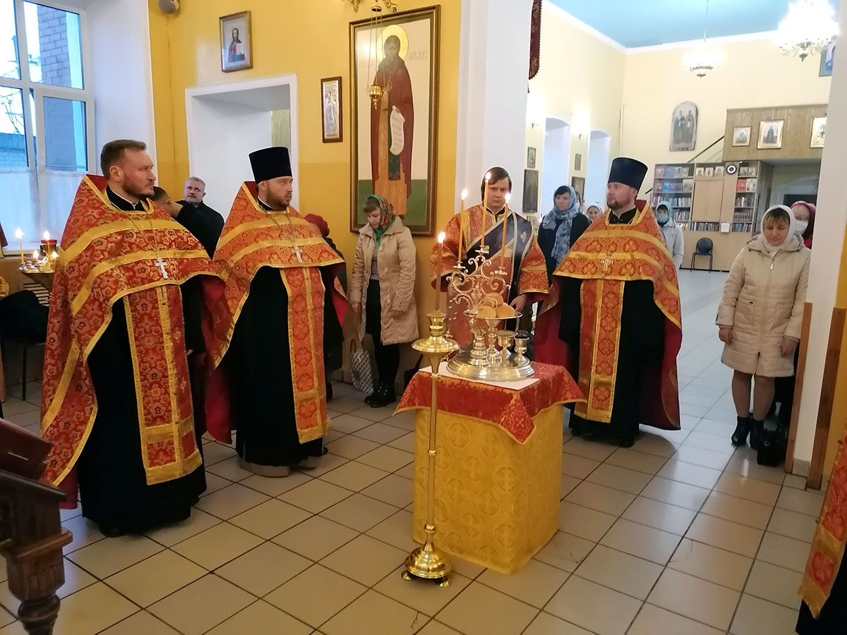 Всенощное бдение в канун празднования Воздвижения Животворящего Креста Господня