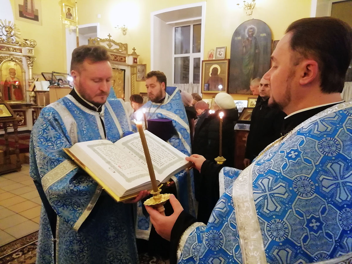 Всенощное бдение в канун празднования Казанской иконы Божией Матери